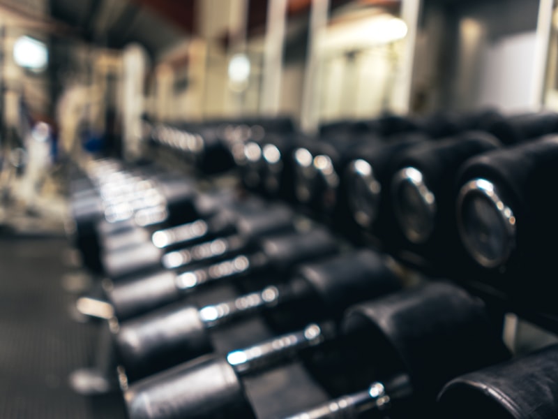 九游智能健身手环 - 可监测心率卡路里等运动数据